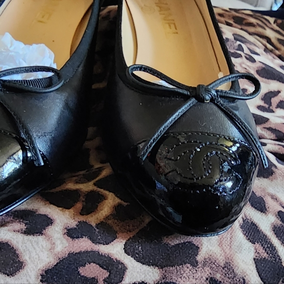 CHANEL LAMBSKIN PATENT CAPTOE PUMPS HEELS CLASSIC 6.5 37 - Picture 5 of 16